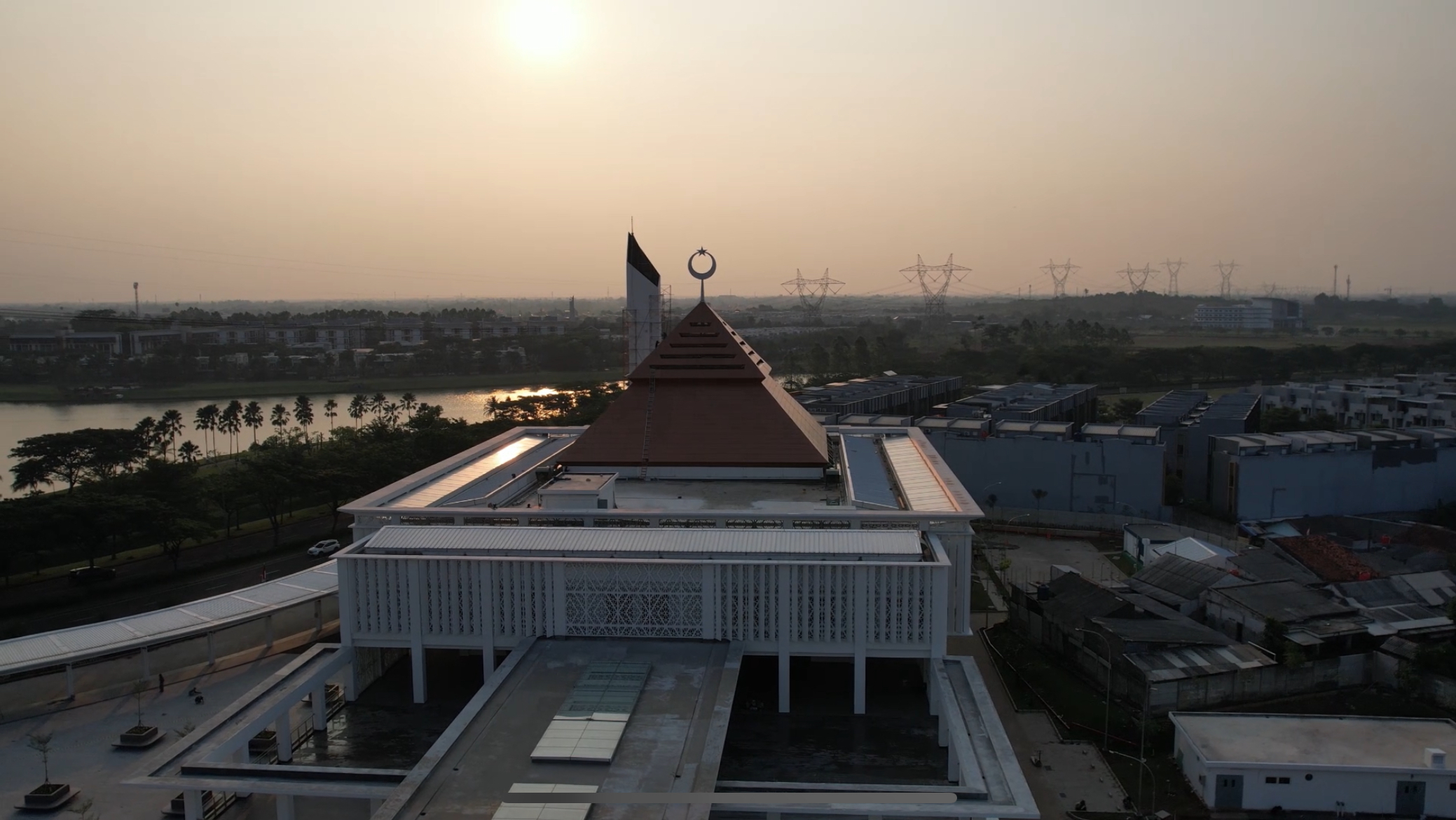 Sinar Mas Land Resmikan Masjid Raya Baitul Mukhtar di BSD City